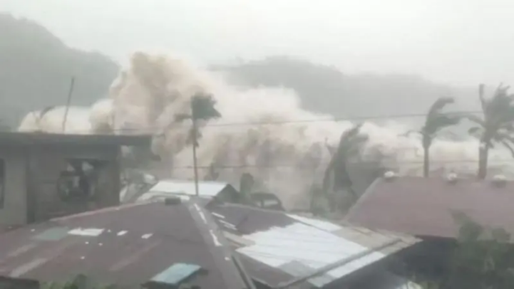 Trung Quốc kích hoạt ứng phó khẩn cấp với bão Phượng Hoàng